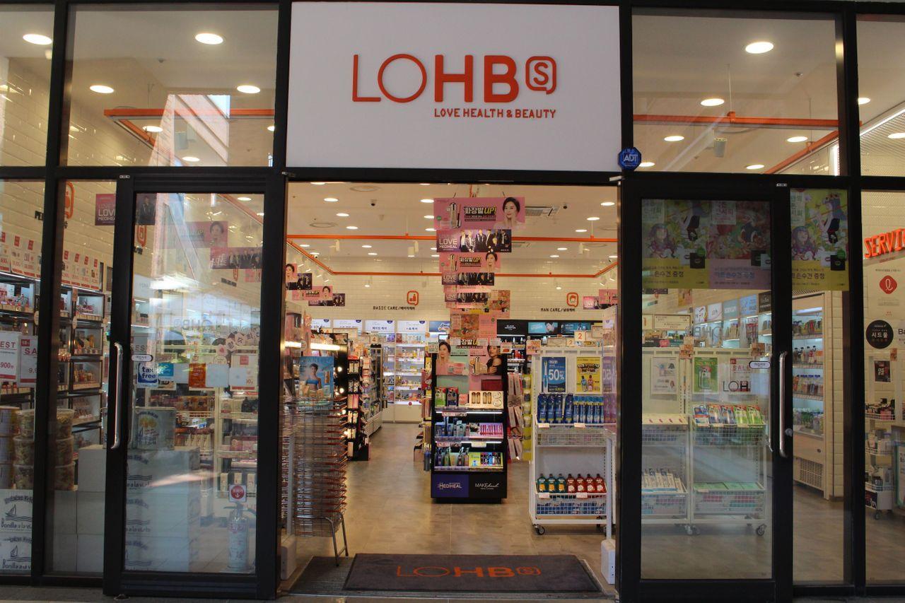 Paju outlet. shopping. premium outlet. seoul shopping. shopping in seoul. paju lotte premium outlet. hyundai department store. lotte department store.